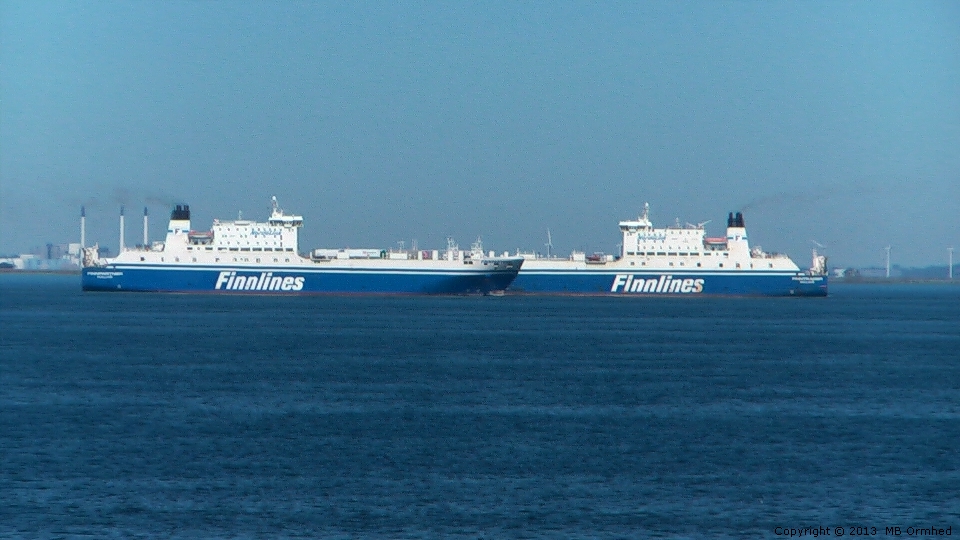 Tv av Finnlines fartyg vid resundsbron