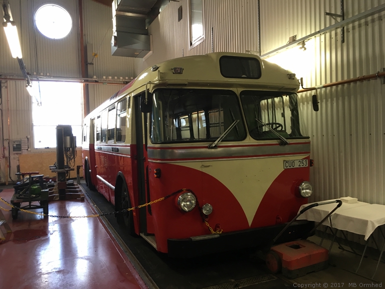 En gammal buss i vagnhallen p Djurgrden.