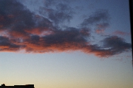 Solbelysta moln, i Solna, vid solens nedgng.
Bilden tagen: 2013-09-02
Publicerad: 2013-10-27