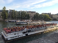 Btarna som kr turister p Seine r rtt stora.
Bilden tagen: 2014-05-22
Publicerad: 2014-06-15