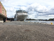 Kryssningsfartyget Costa Luminosa i Stockholms frihamn.
Bilden tagen: 2016-08-05
Publicerad: 2016-09-18