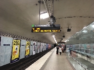 Informationsskylt p Odenplans tunnelbanestation: Osker ankomsttid, tget r nu vid Rdmansgatan.
Bilden tagen: 2017-01-01
Publicerad: 2017-02-05