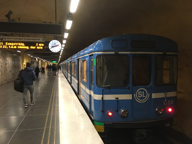 Ett ldre tg, typ C14, i tunnelbanan vid Akalla.
Bilden tagen: 2017-10-20
Publicerad: 2018-01-28