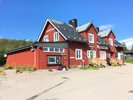 Stationshuset i Bjrkliden, som numera bl.a r lanthandel.
Bilden tagen: 2018-08-08
Publicerad: 2018-11-11