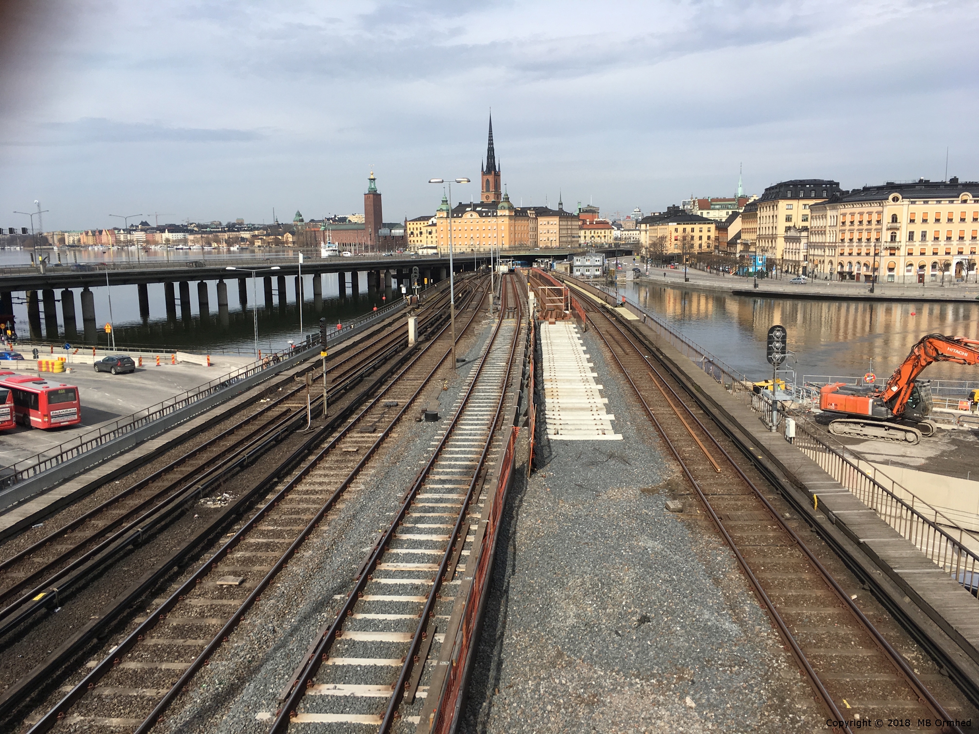 Tunnelbanan, fotograferat mot Gamla stan