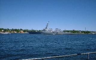 Jagaren USS Ross, p besk i Stockholm
Bilden tagen: 2000-06-04