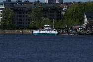 Frjan Hammarby sjstad, som gr mellan Sdermalm och sjstaden. Hr ser vi frjan p Sdermalmssidan av Hammarby sj.
Bilden tagen: 2009-05-16
Publicerad: 2009-07-05