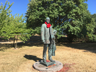 Staty med halsduk.
Bilden tagen: 2018-07-27
Publicerad: 2018-10-28